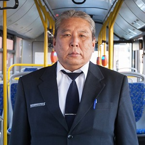Питерские водители автобусов теперь выходят на работу в деловых костюмах